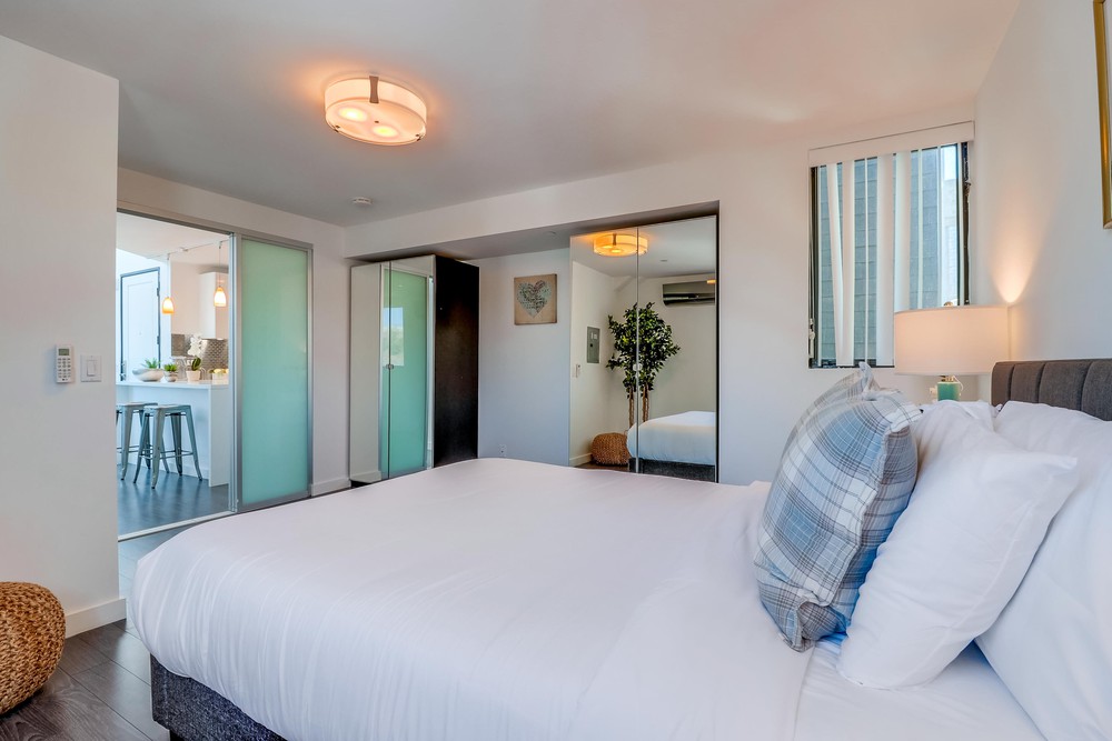 Virtual tour photo 33 of 41 for 2104 Columbia St #10