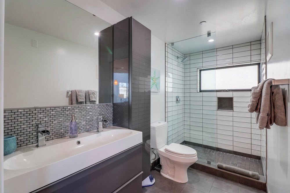 Virtual tour photo 34 of 41 for 2104 Columbia St #10