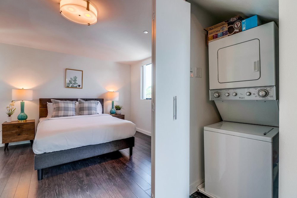 Virtual tour photo 35 of 41 for 2104 Columbia St #10