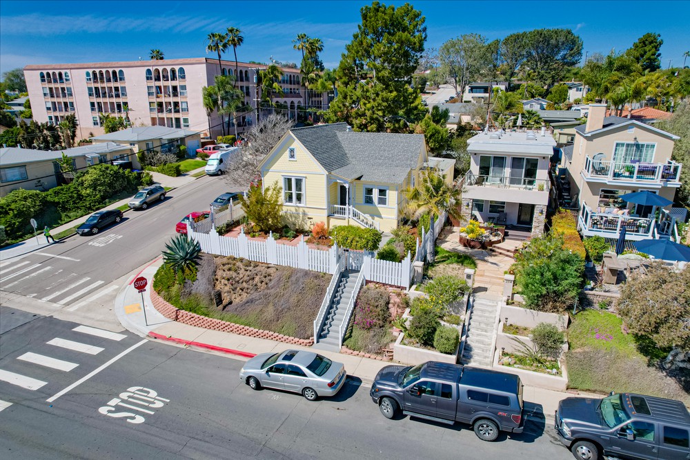 Virtual tour photo 1 of 37 for 2104 Diamond St