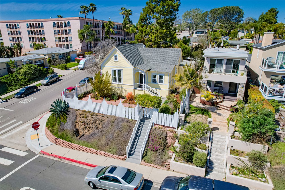 Virtual tour photo 3 of 37 for 2104 Diamond St