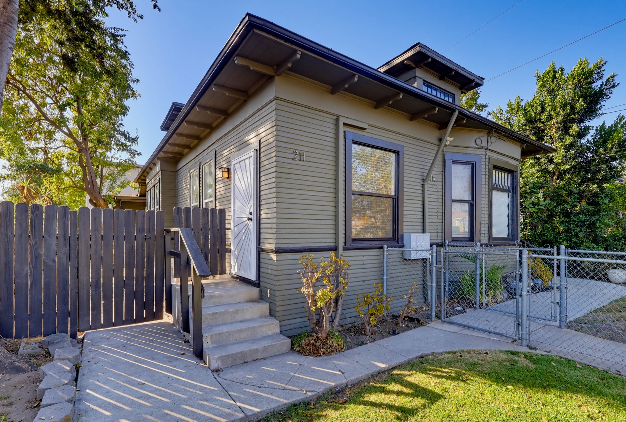 Virtual tour photo 9 of 53 for 211 N Ave 63
