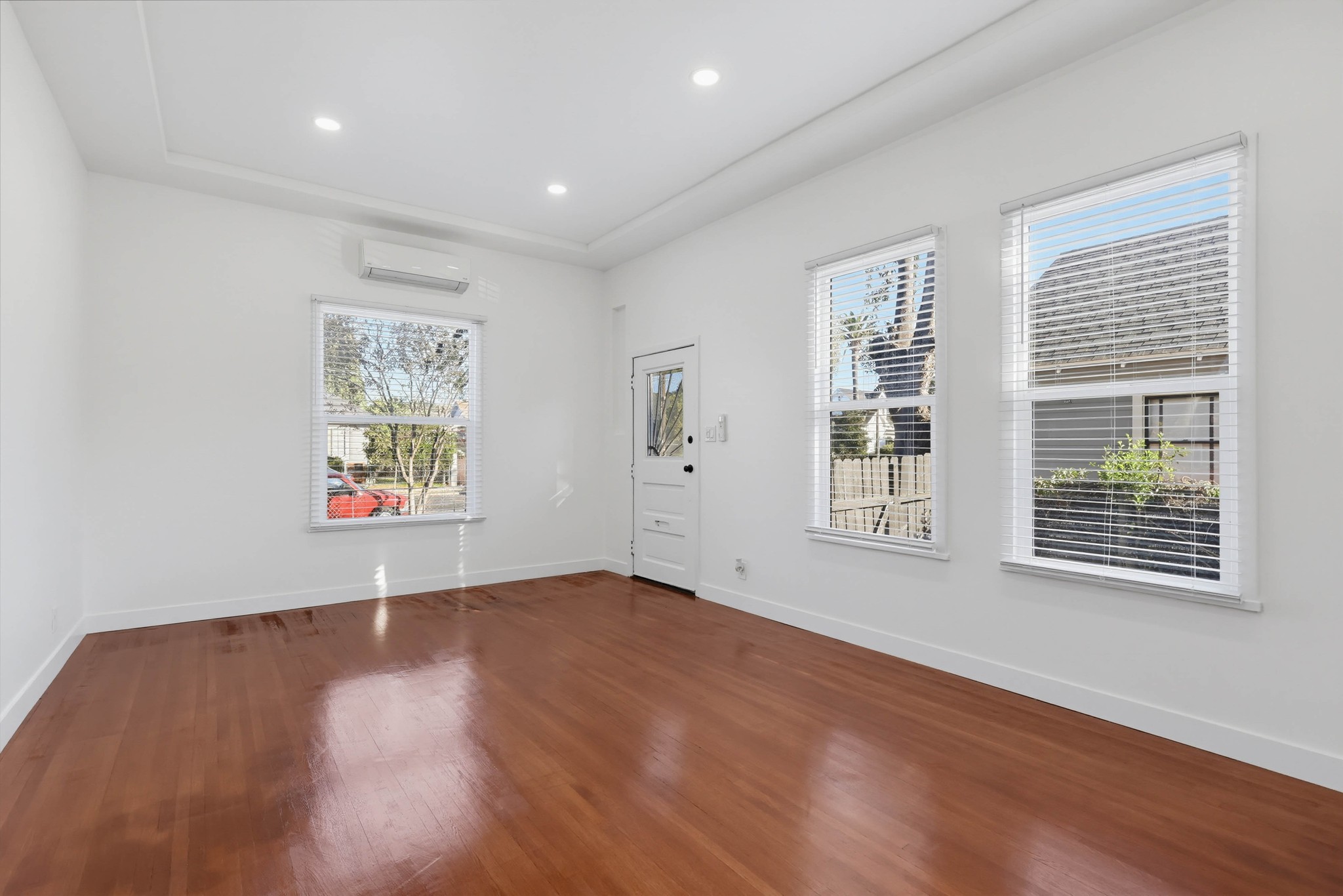 Virtual tour photo 22 of 53 for 211 N Ave 63