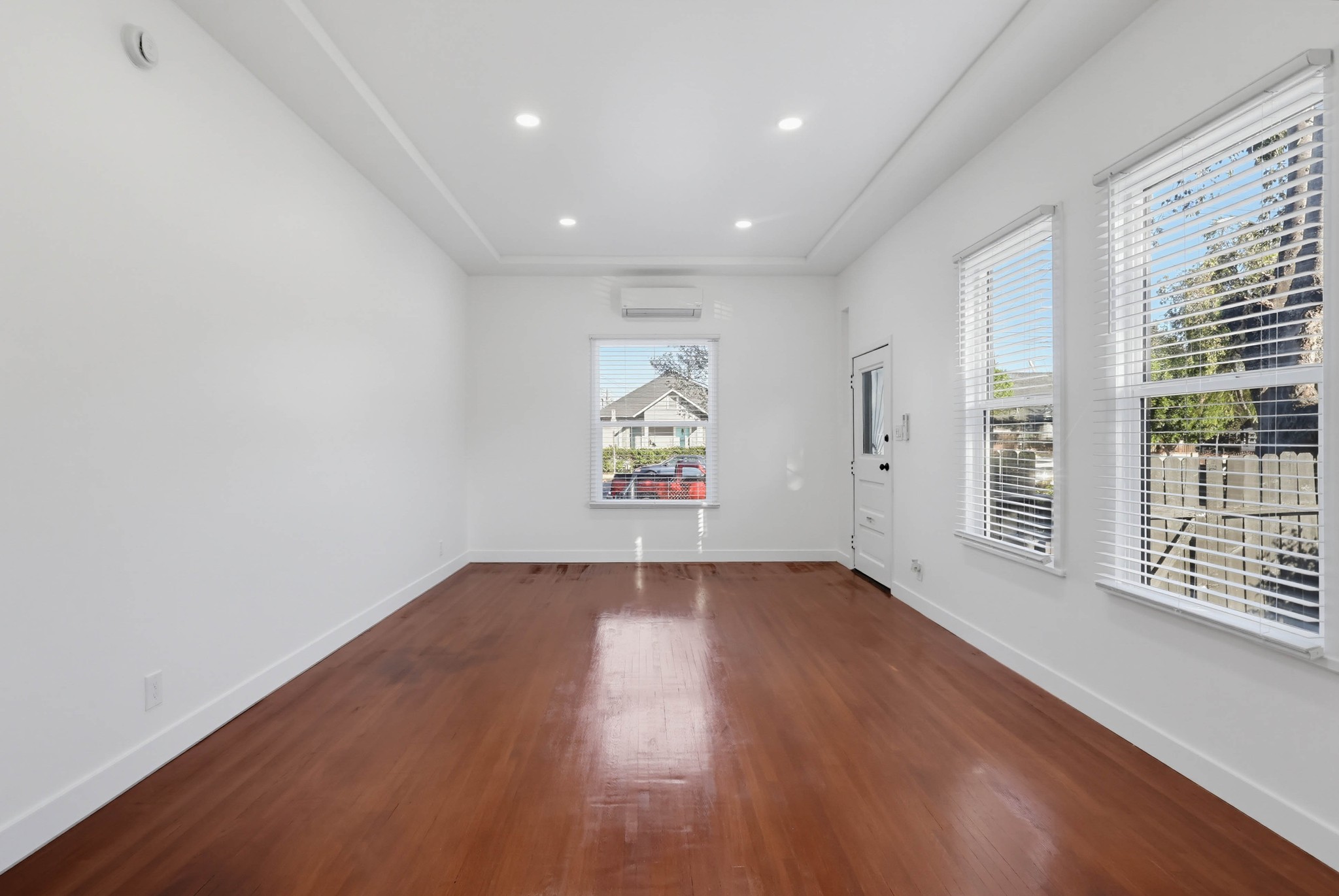 Virtual tour photo 23 of 53 for 211 N Ave 63