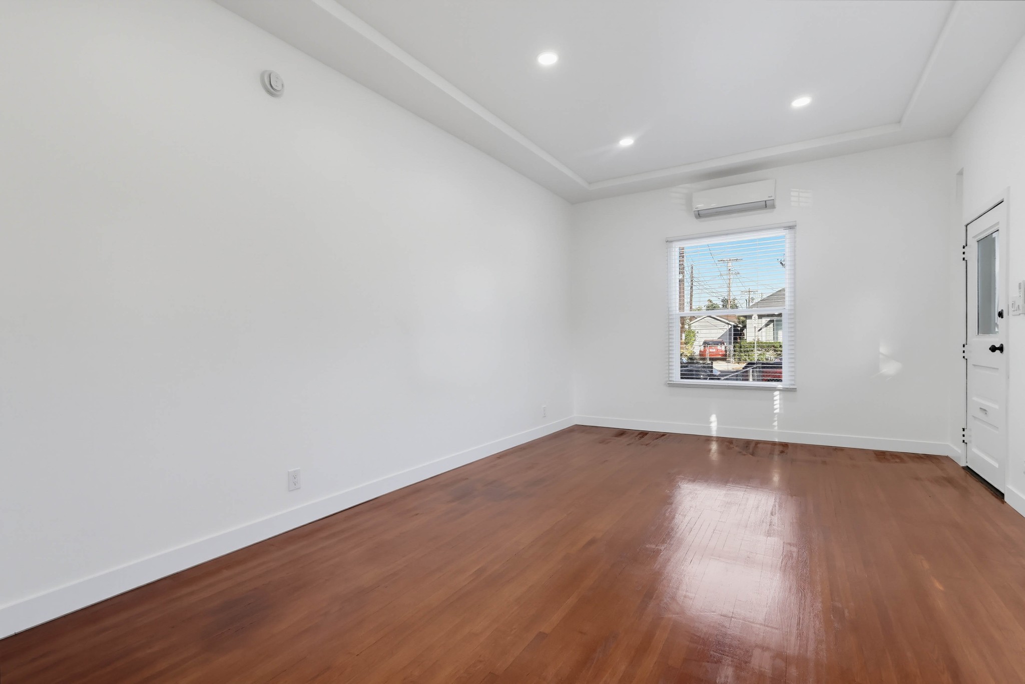 Virtual tour photo 24 of 53 for 211 N Ave 63