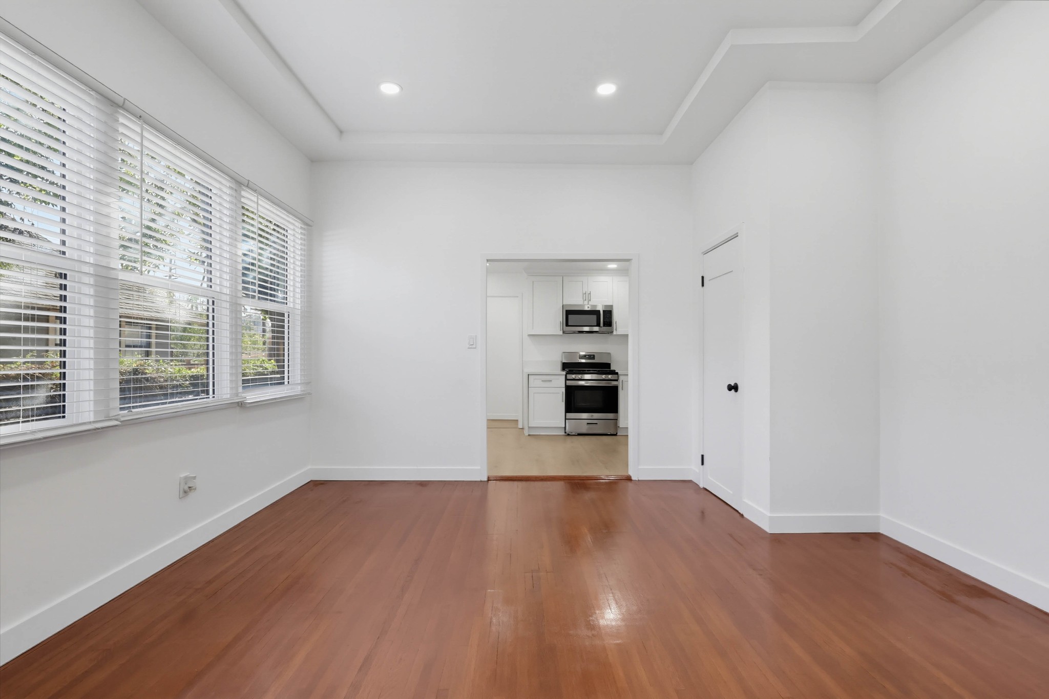Virtual tour photo 25 of 53 for 211 N Ave 63