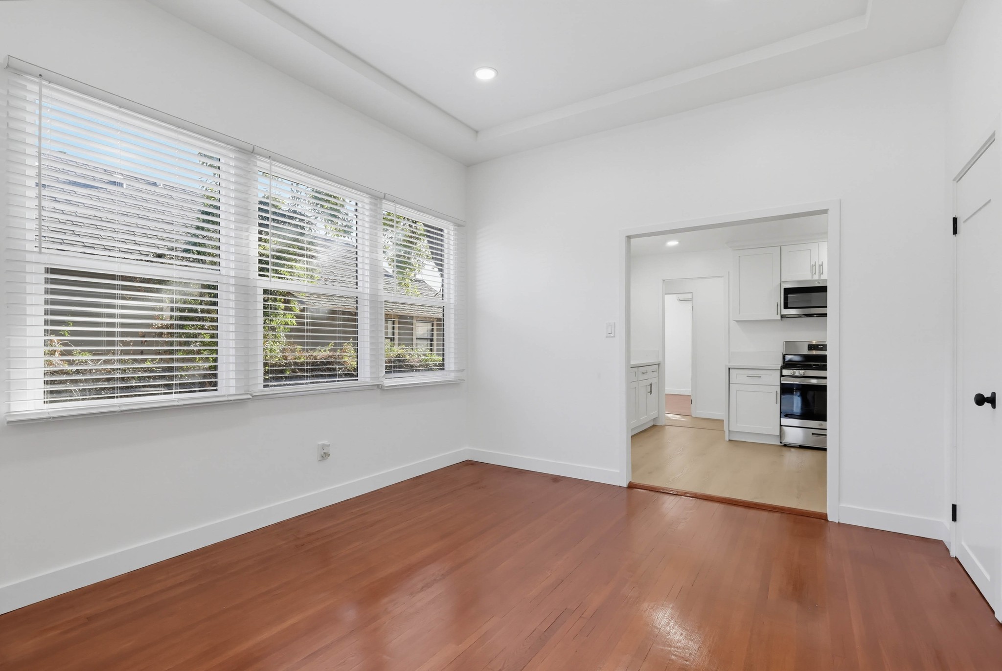 Virtual tour photo 26 of 53 for 211 N Ave 63