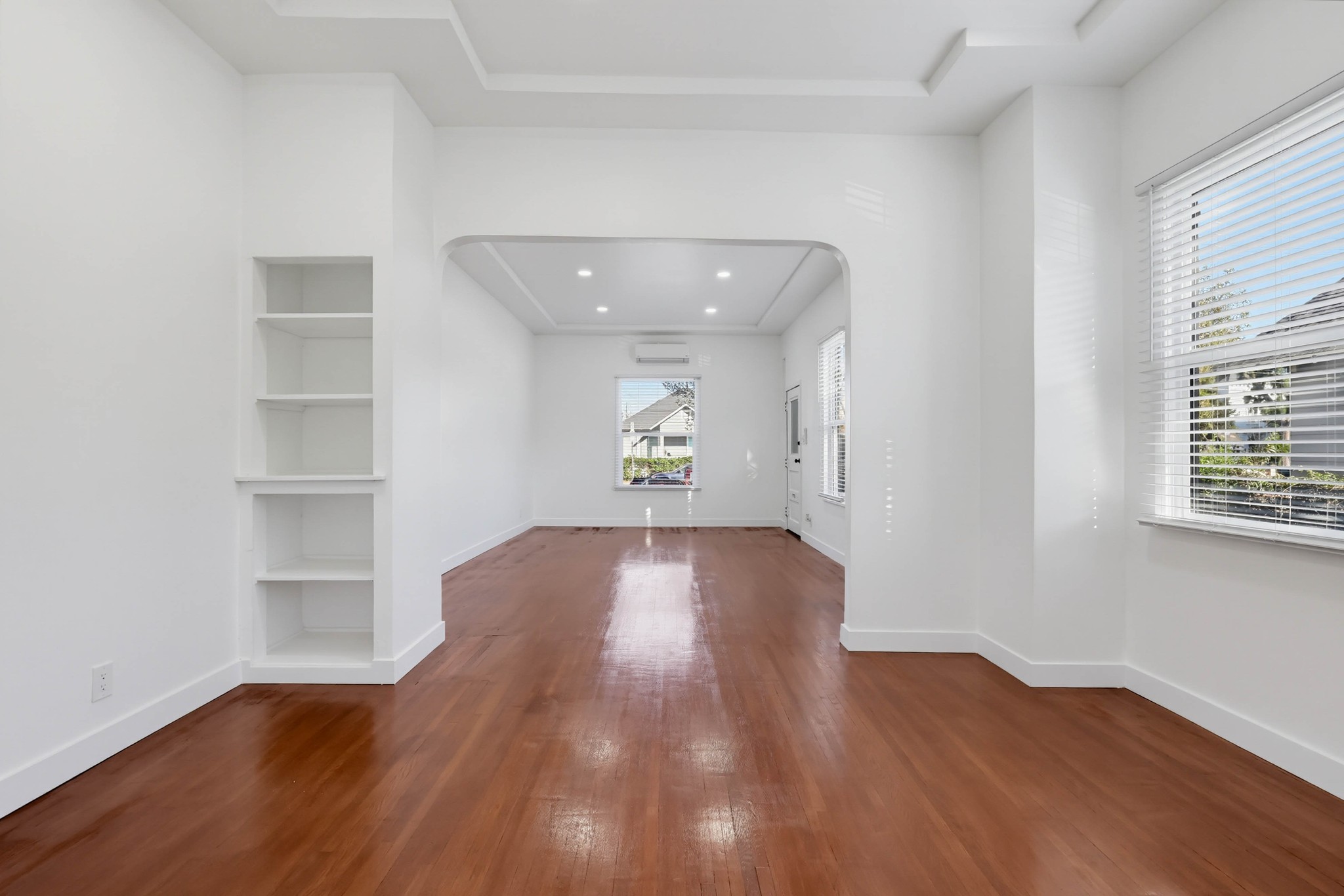 Virtual tour photo 29 of 53 for 211 N Ave 63
