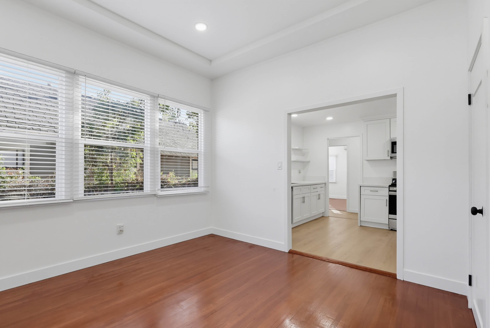 Virtual tour photo 32 of 53 for 211 N Ave 63
