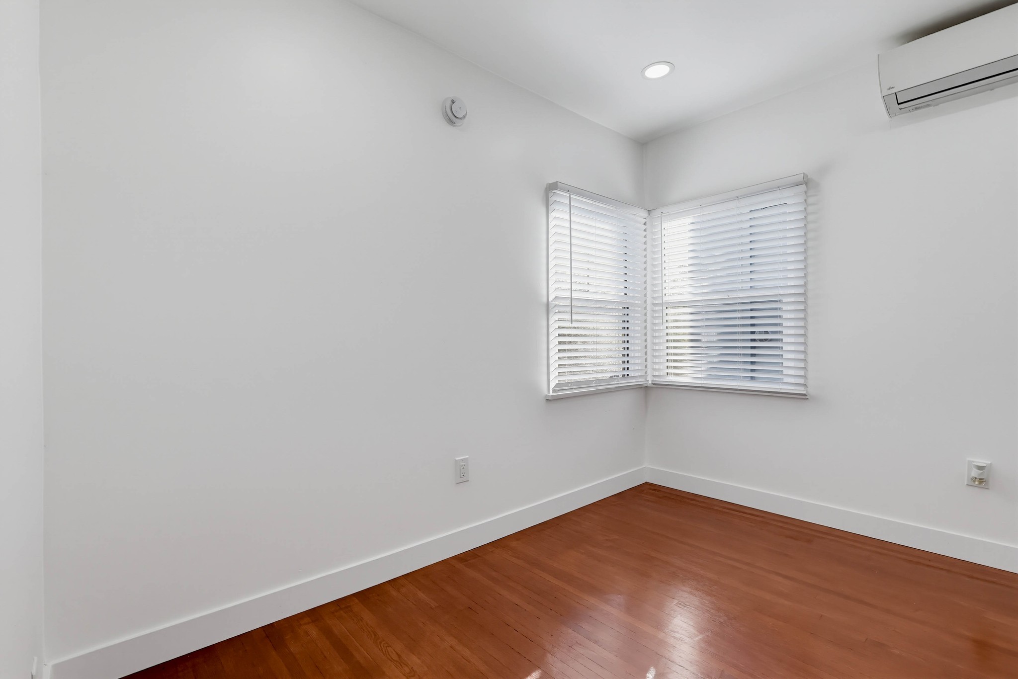 Virtual tour photo 44 of 53 for 211 N Ave 63