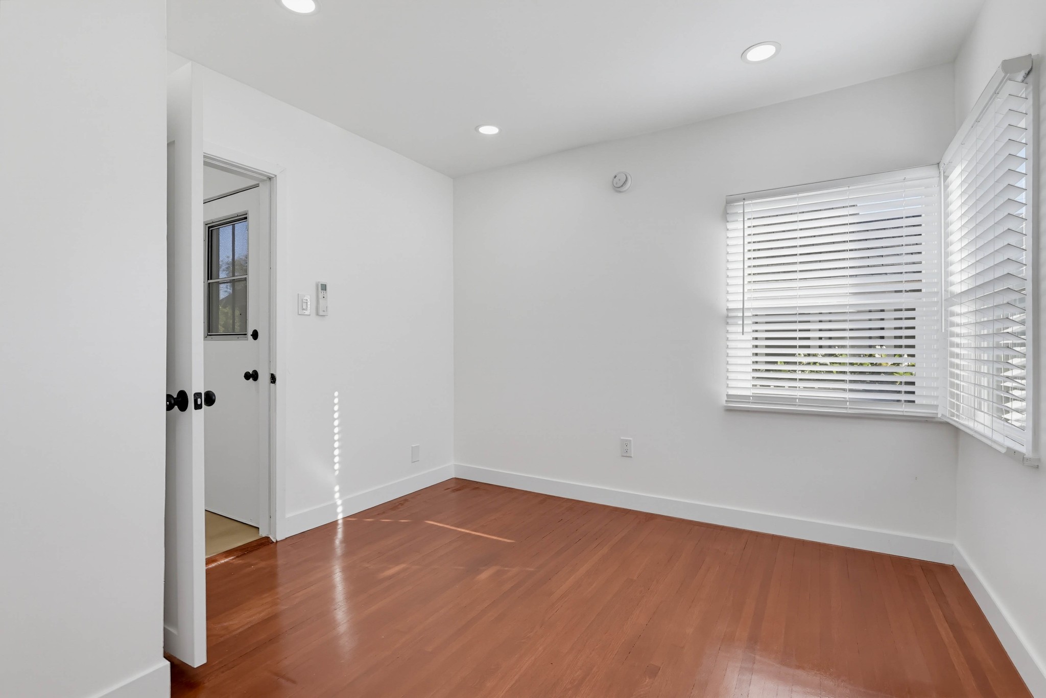 Virtual tour photo 47 of 53 for 211 N Ave 63
