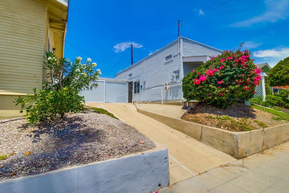 Virtual tour photo 1 of 18 for 2110 Lincoln Ave