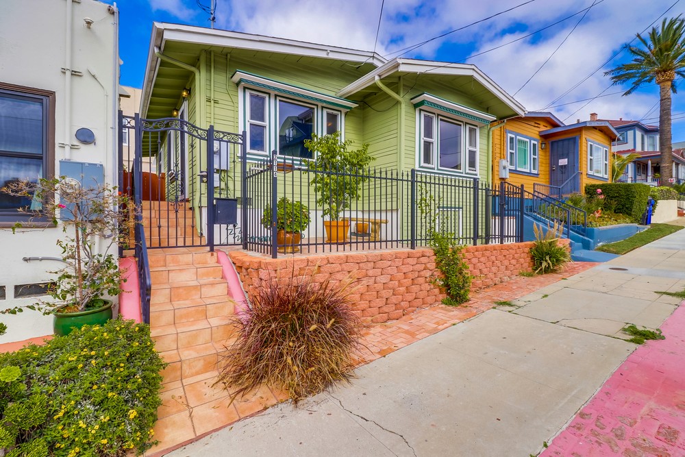 Virtual tour photo 1 of 35 for 2114 2nd Ave