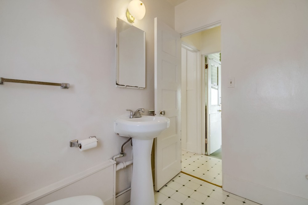 Virtual tour photo 30 of 35 for 2114 Lincoln Ave