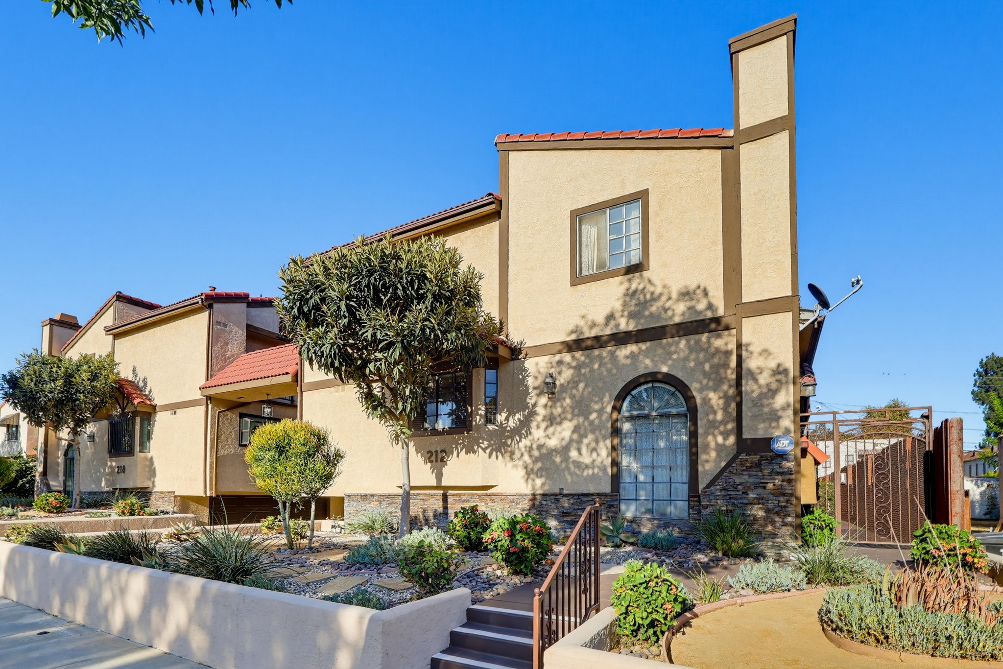 Virtual tour photo 1 of 29 for 212 La France Ave Apt B