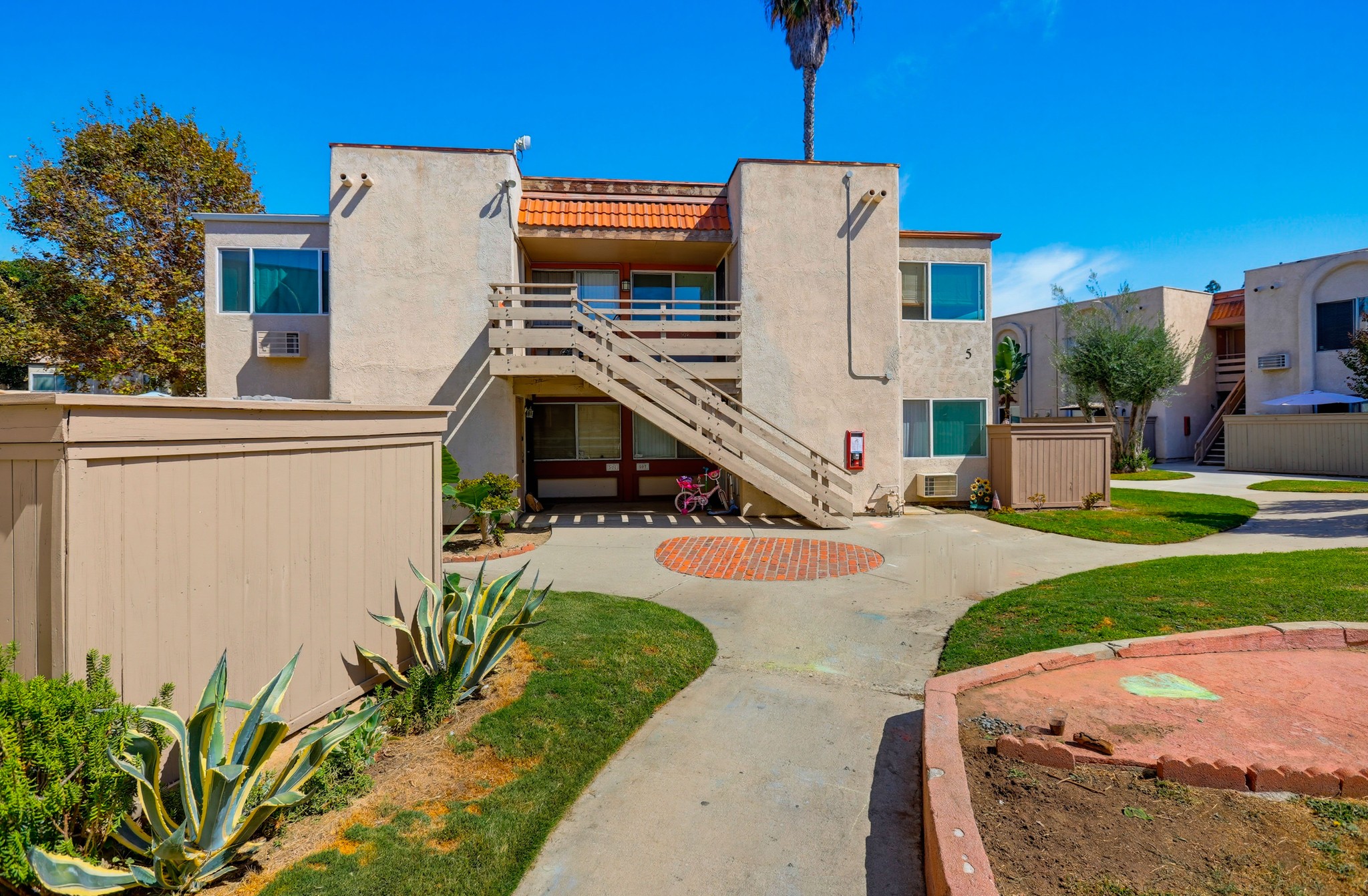 Virtual tour photo 3 of 47 for 212 S Kraemer Blvd