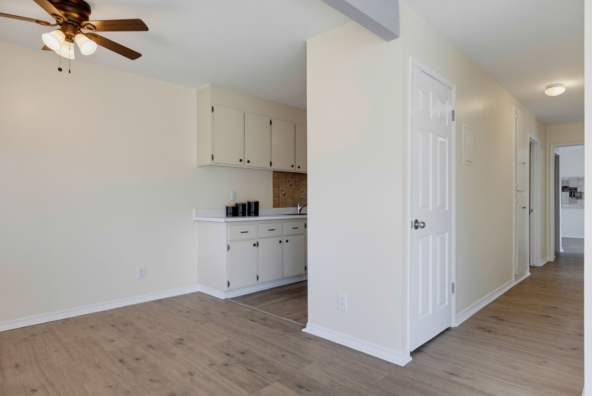 Virtual tour photo 15 of 47 for 212 S Kraemer Blvd