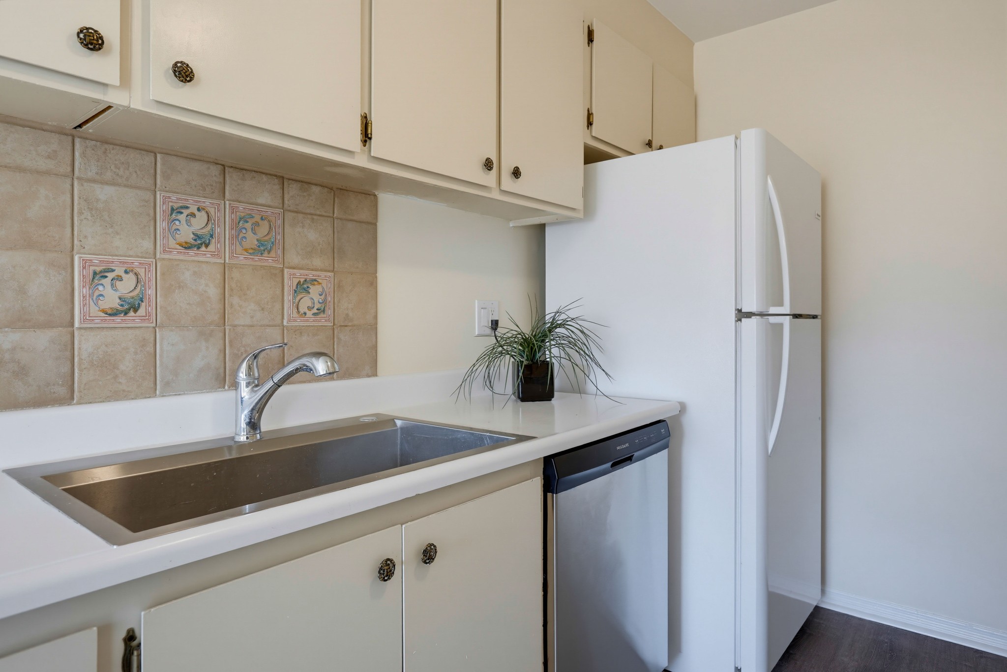 Virtual tour photo 18 of 47 for 212 S Kraemer Blvd