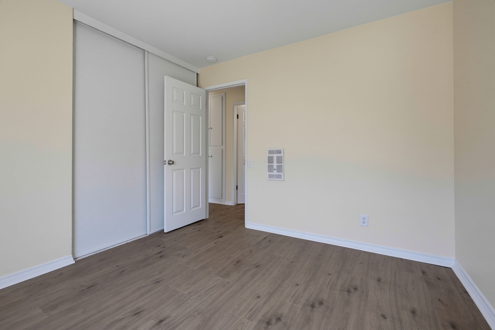Virtual tour photo 29 of 47 for 212 S Kraemer Blvd