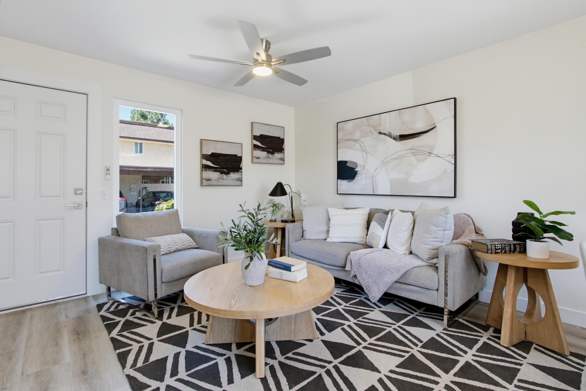 Virtual tour photo 10 of 35 for 2121 E Grand Ave