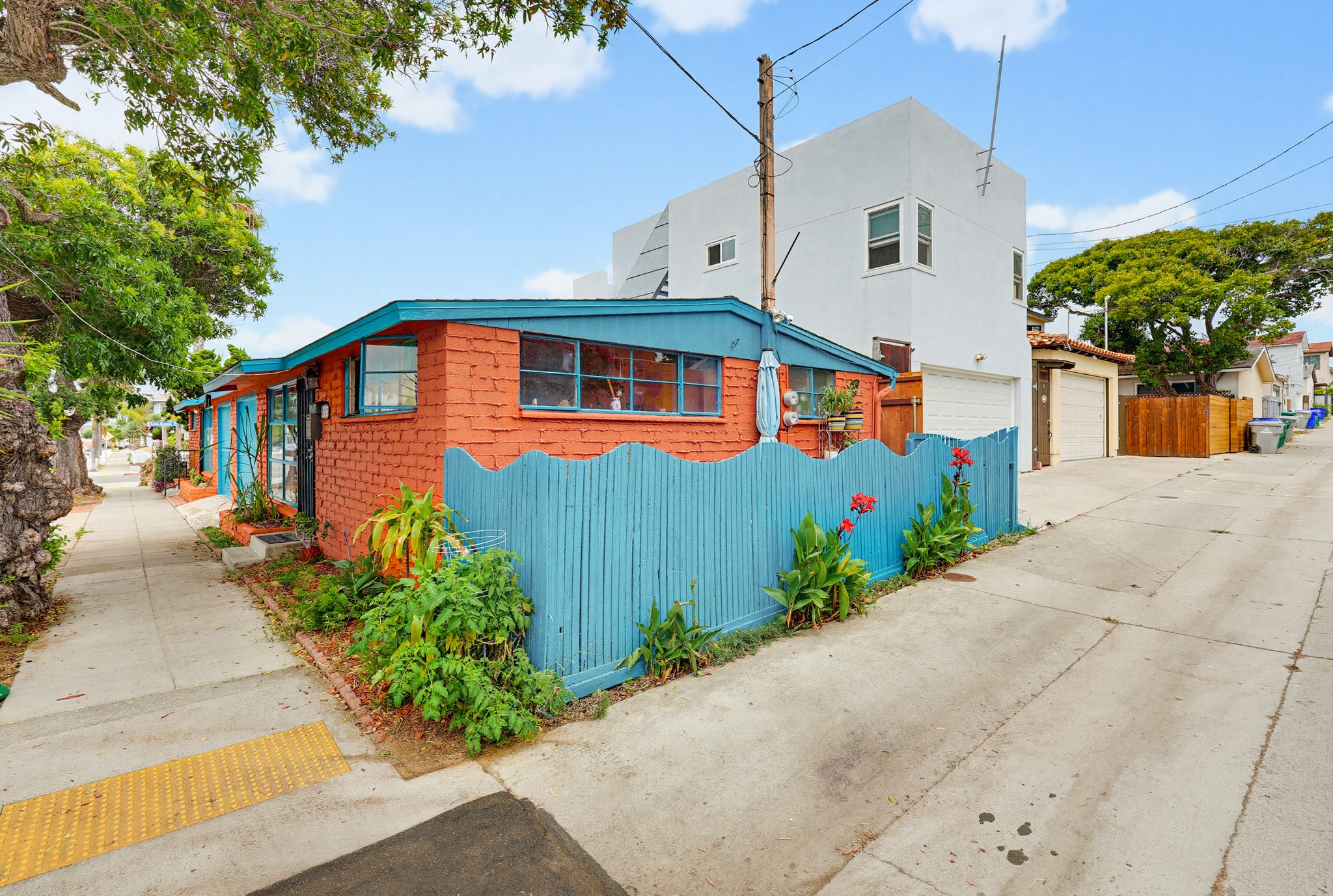 Virtual tour photo 1 of 66 for 2125-27 Ebers St