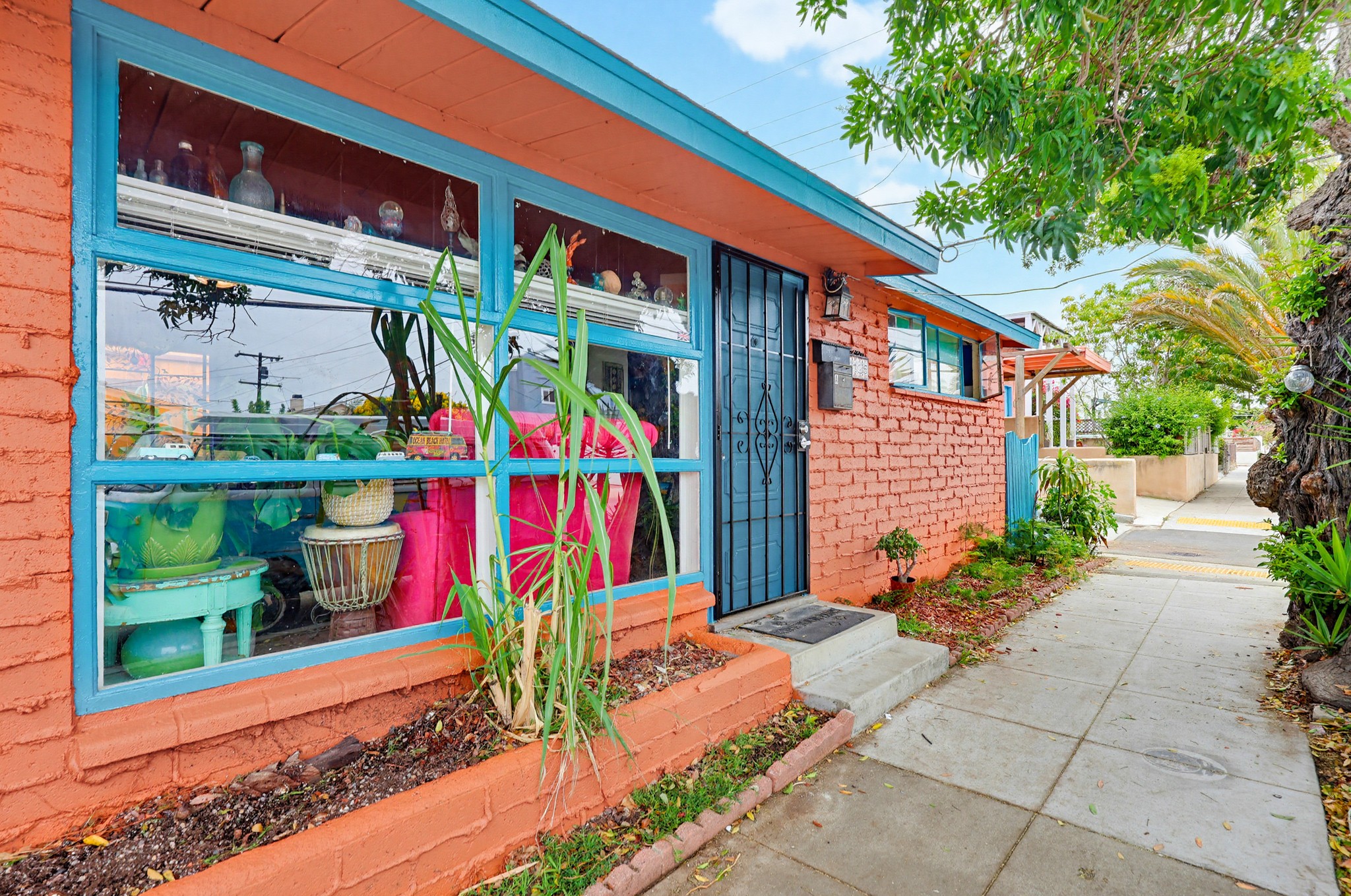 Virtual tour photo 4 of 66 for 2125-27 Ebers St