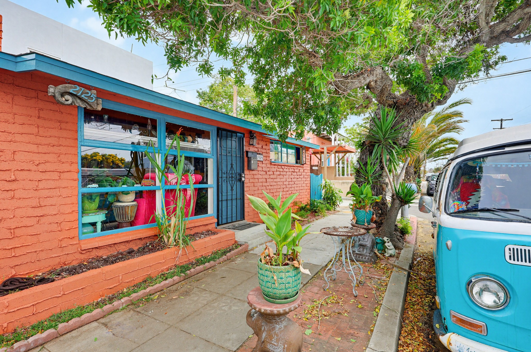 Virtual tour photo 5 of 66 for 2125-27 Ebers St