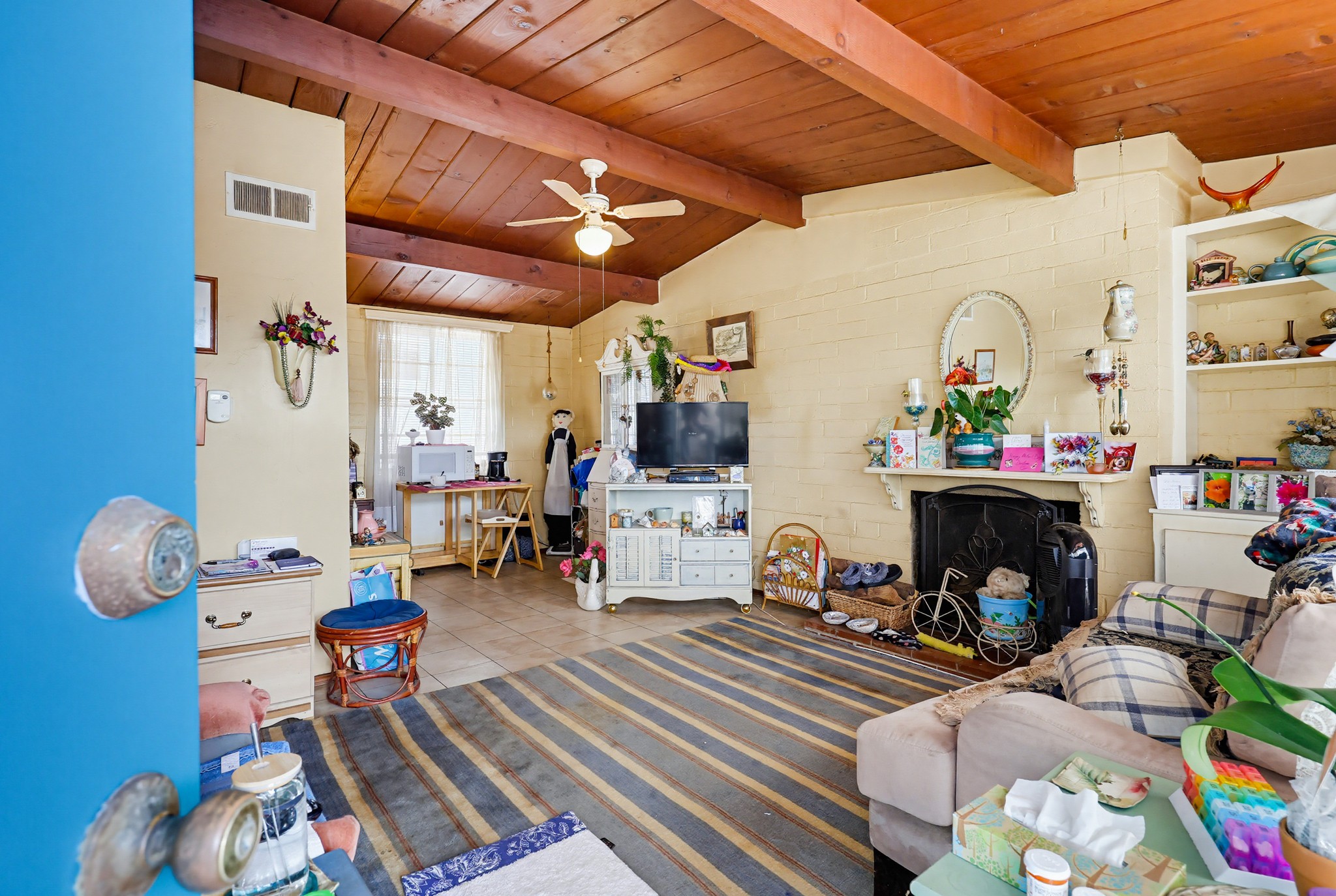 Virtual tour photo 6 of 66 for 2125-27 Ebers St