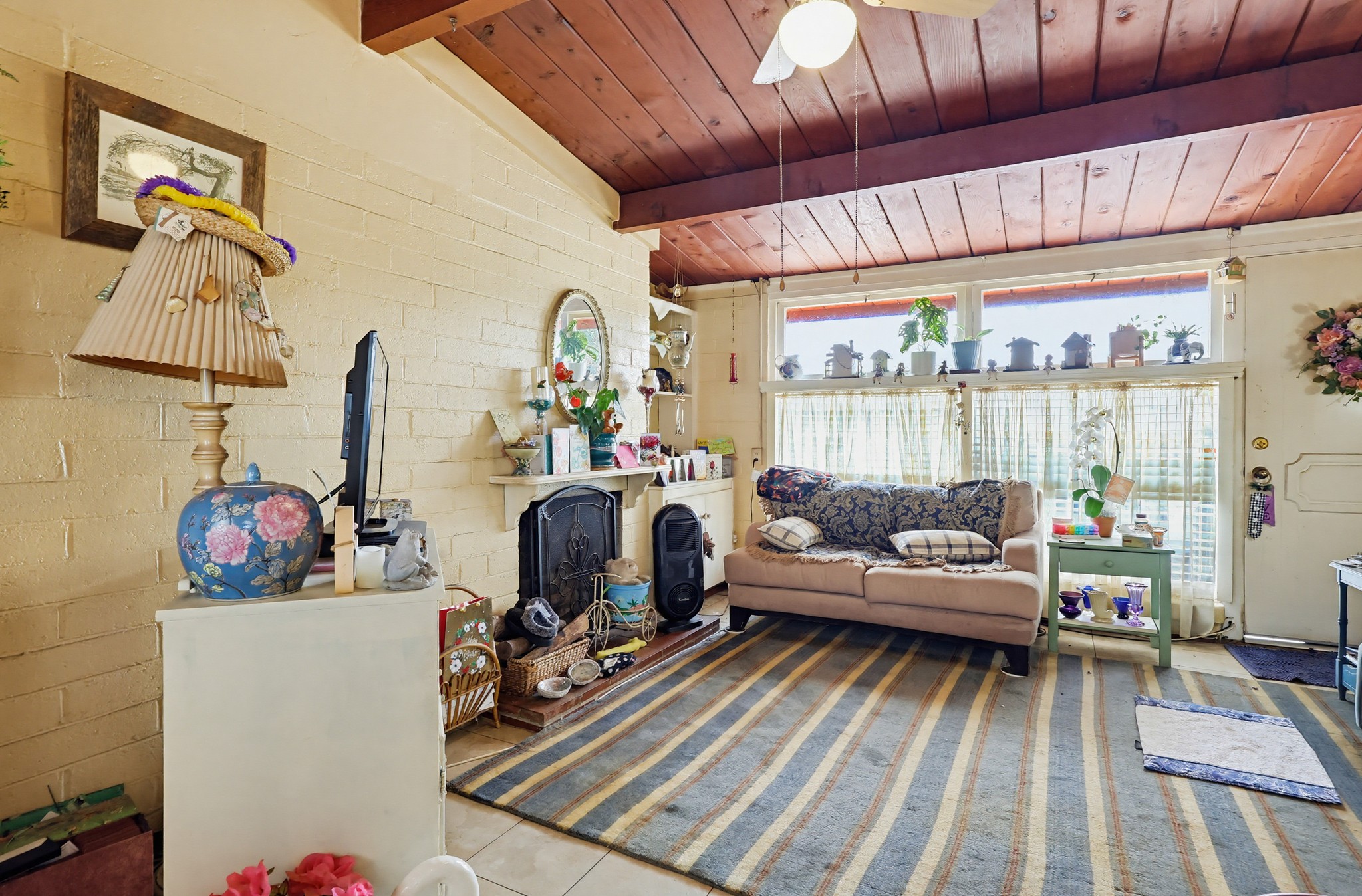 Virtual tour photo 10 of 66 for 2125-27 Ebers St