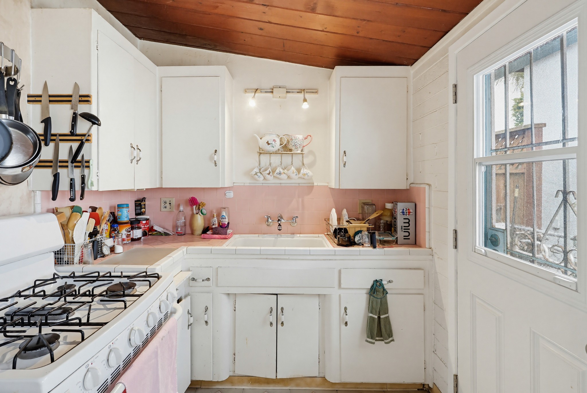 Virtual tour photo 13 of 66 for 2125-27 Ebers St