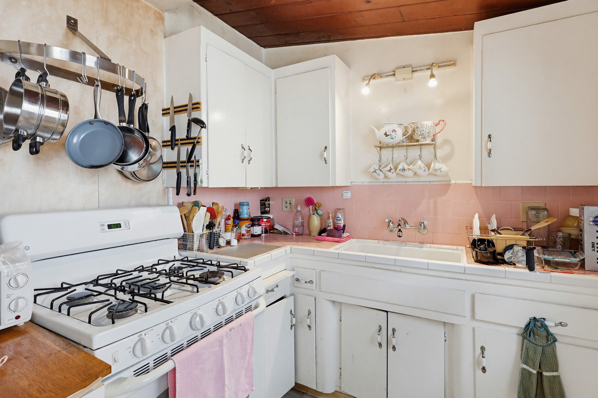 Virtual tour photo 14 of 66 for 2125-27 Ebers St