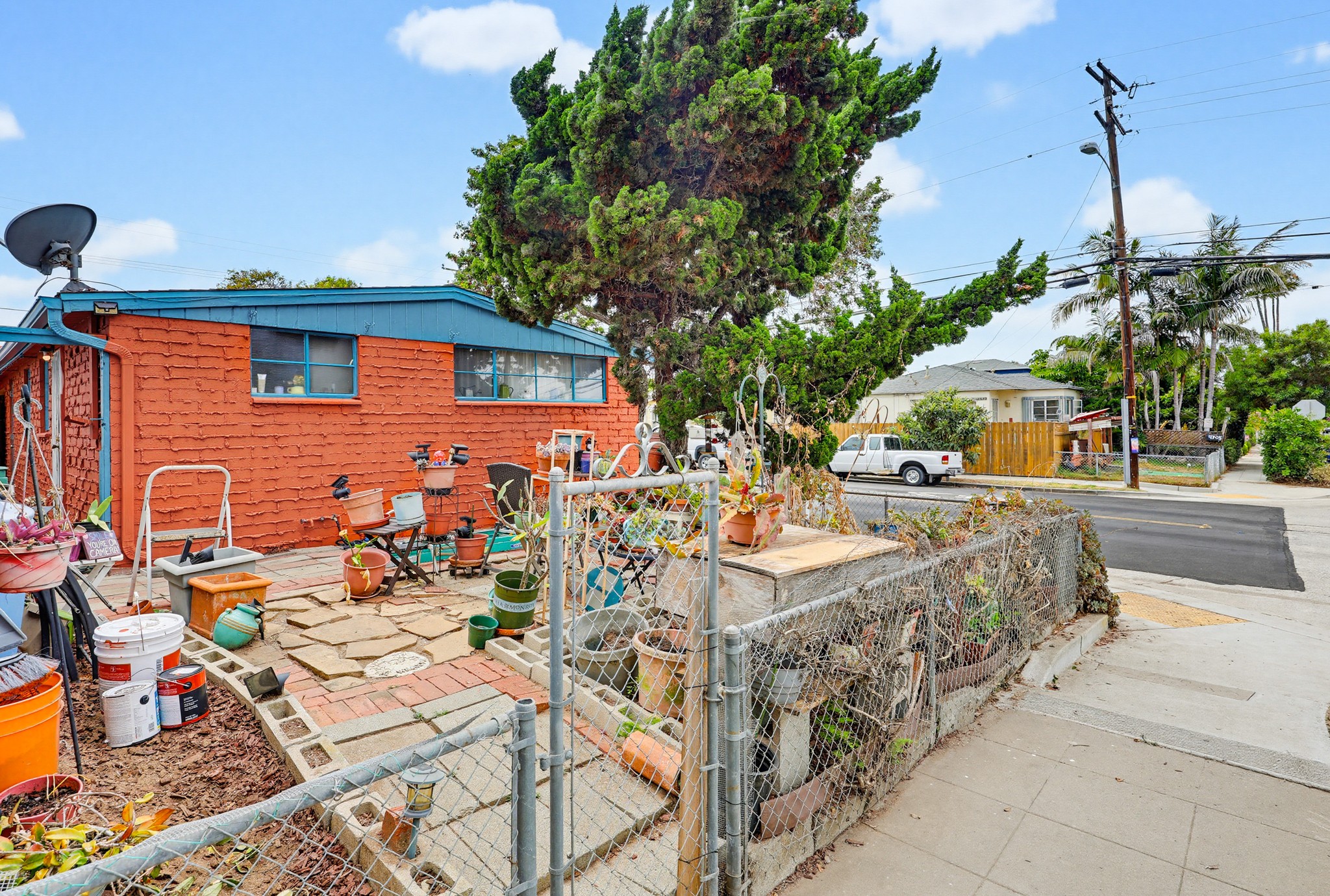Virtual tour photo 26 of 66 for 2125-27 Ebers St