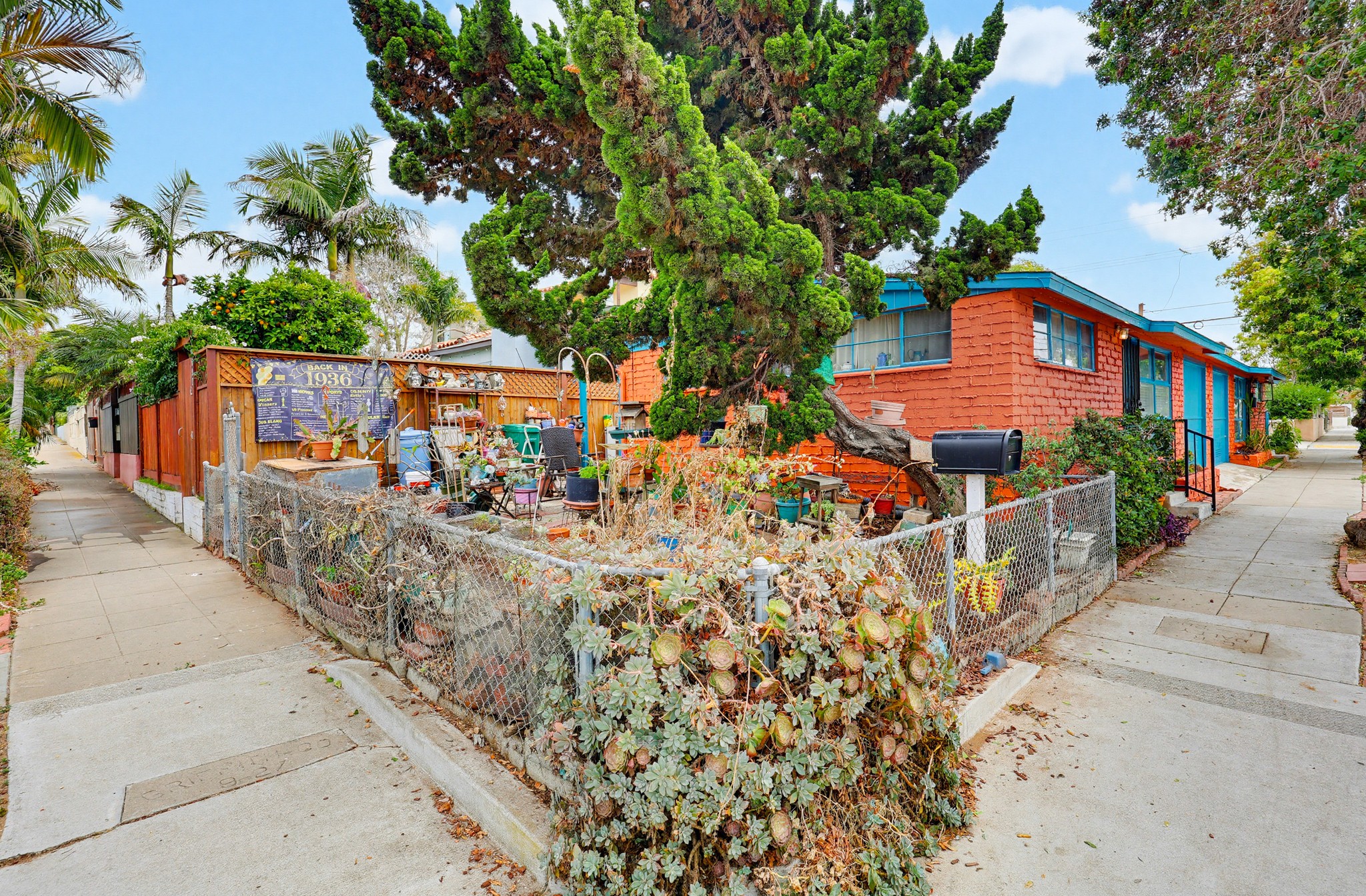 Virtual tour photo 27 of 66 for 2125-27 Ebers St
