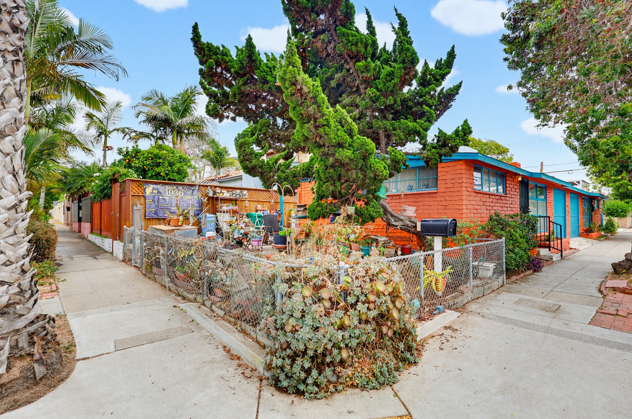 Virtual tour photo 28 of 66 for 2125-27 Ebers St