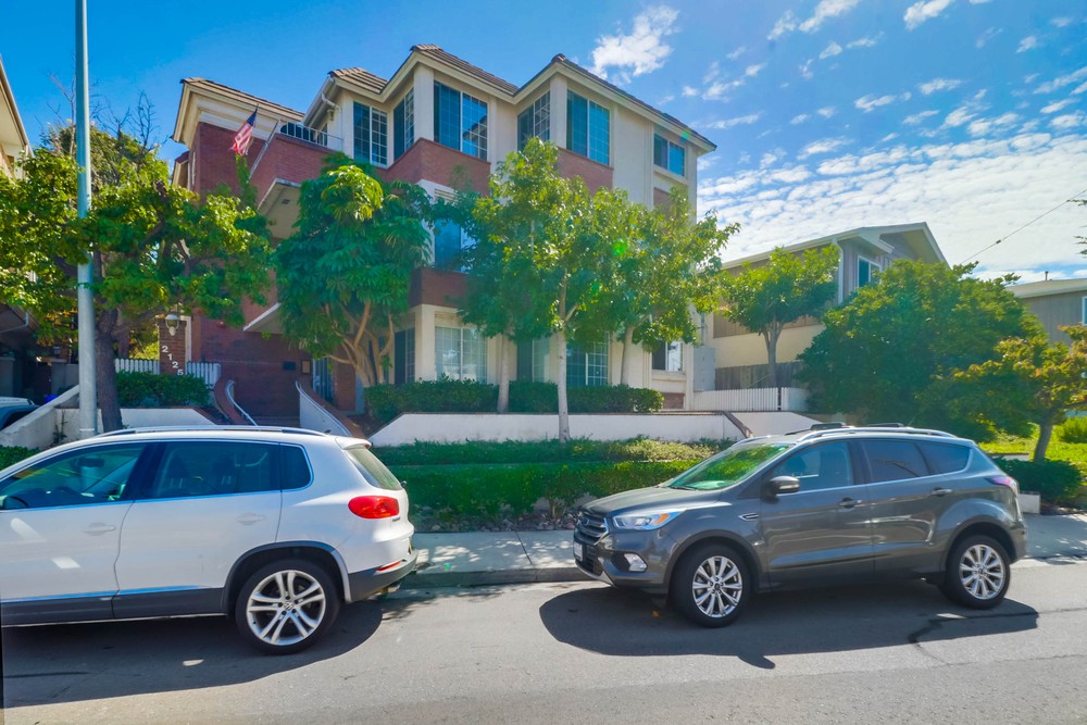 Virtual tour photo 1 of 35 for 2125 Chatsworth Blvd UNIT 2