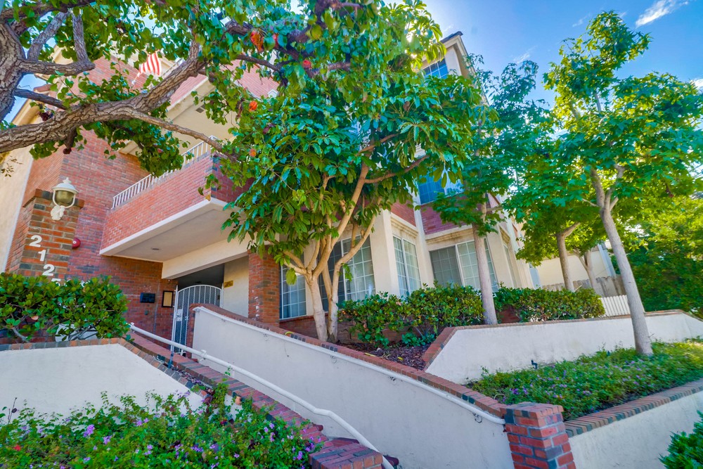 Virtual tour photo 3 of 35 for 2125 Chatsworth Blvd UNIT 2
