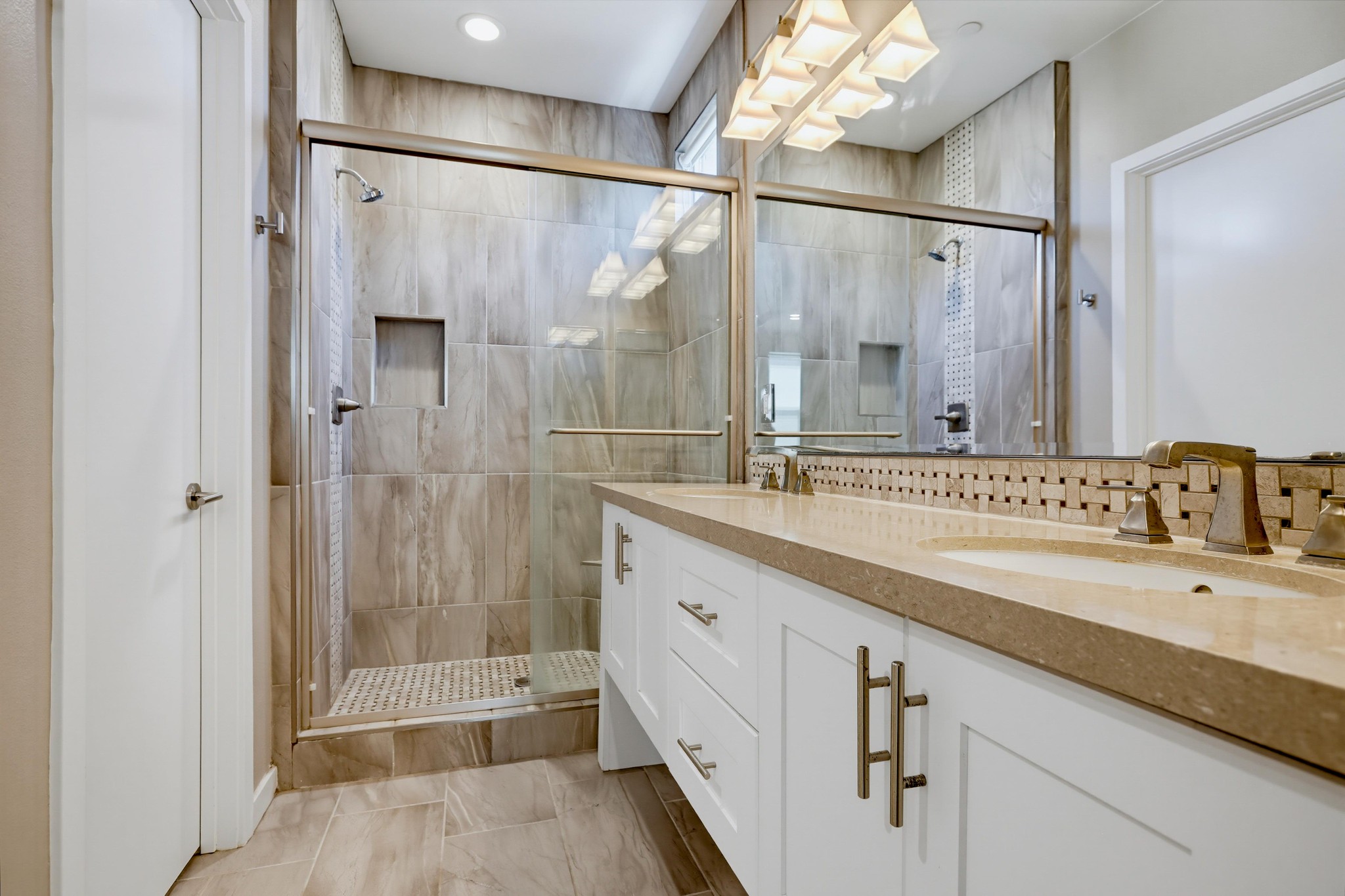 Virtual tour photo 52 of 82 for 2125 Evans Wy