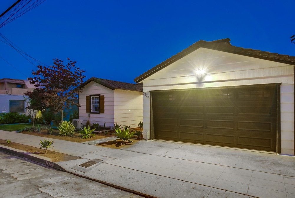 Virtual tour photo 3 of 64 for 2127 W California St