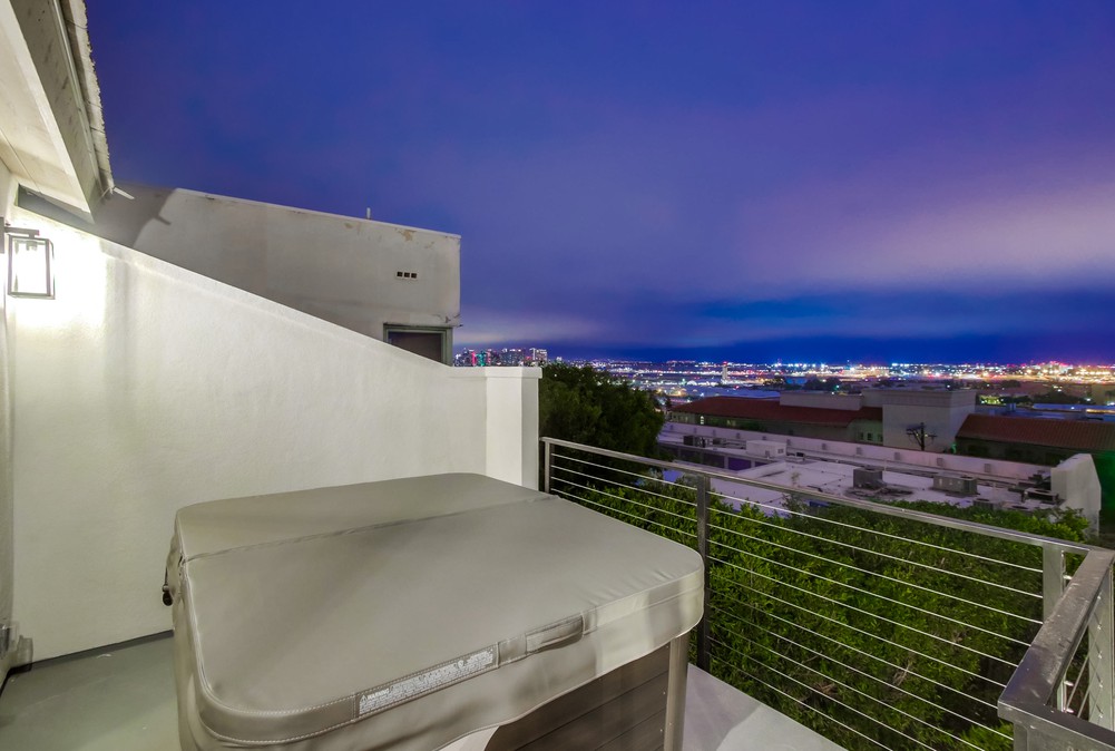 Virtual tour photo 12 of 64 for 2127 W California St