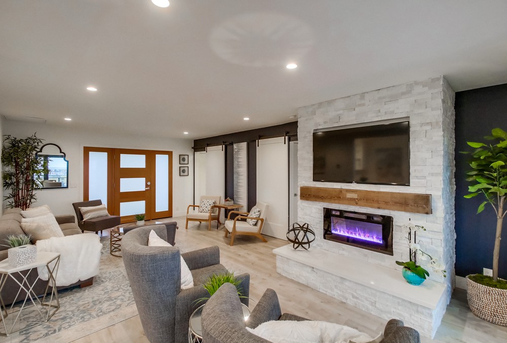 Virtual tour photo 21 of 64 for 2127 W California St