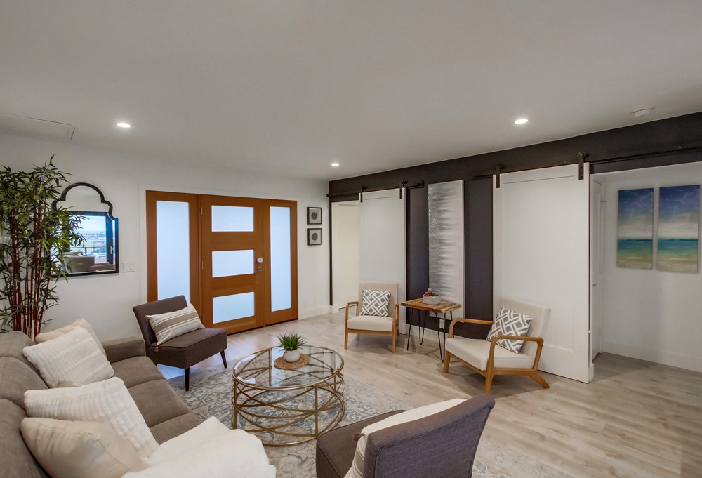 Virtual tour photo 23 of 64 for 2127 W California St