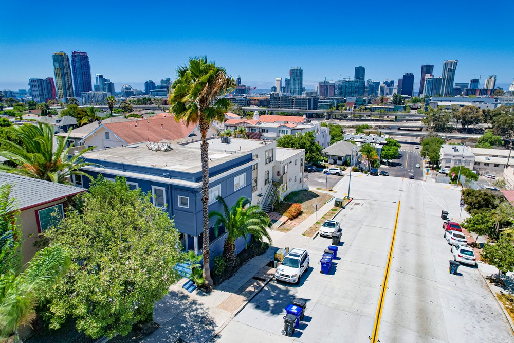 Virtual tour photo 10 of 31 for 2129 B St