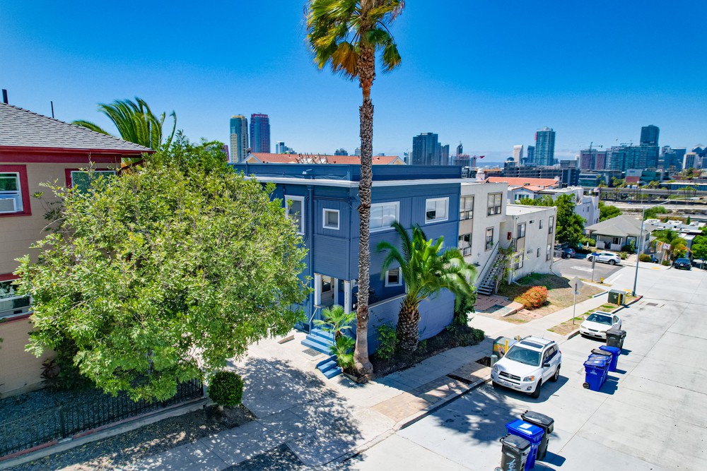 Virtual tour photo 11 of 31 for 2129 B St