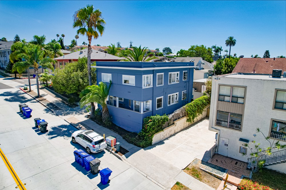 Virtual tour photo 15 of 31 for 2129 B St