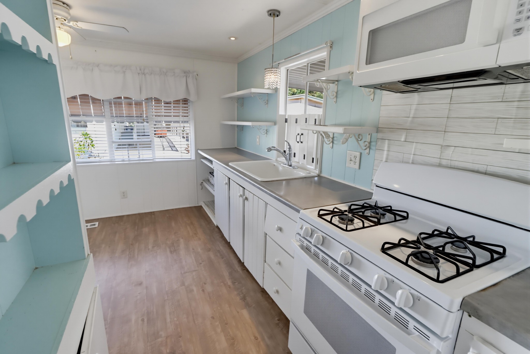 Virtual tour photo 14 of 39 for 2130 Sunset Dr