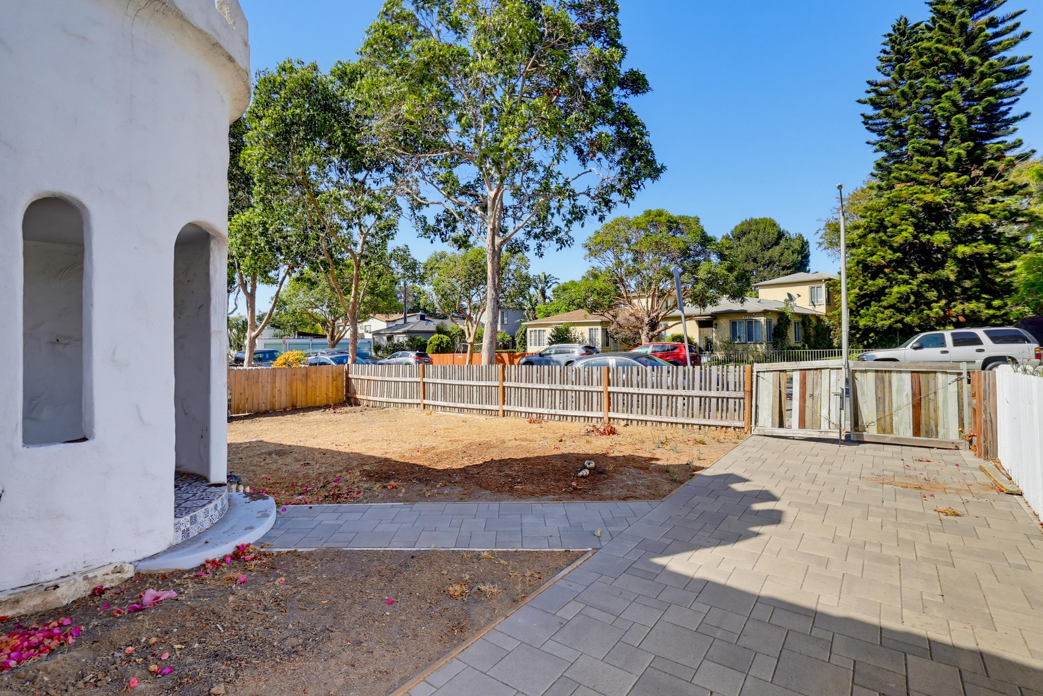 Virtual tour photo 11 of 31 for 2134 Stewart St