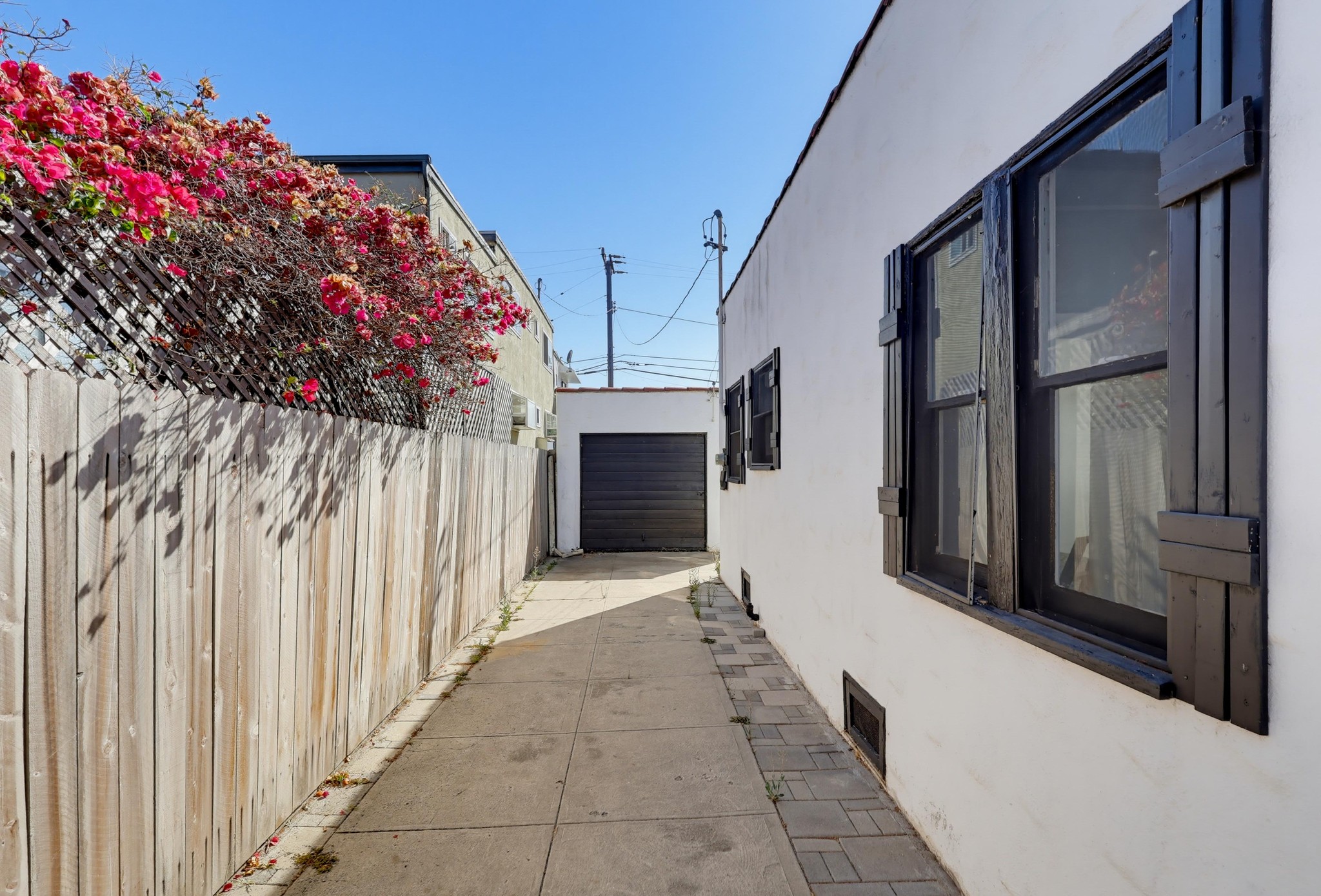 Virtual tour photo 12 of 31 for 2134 Stewart St