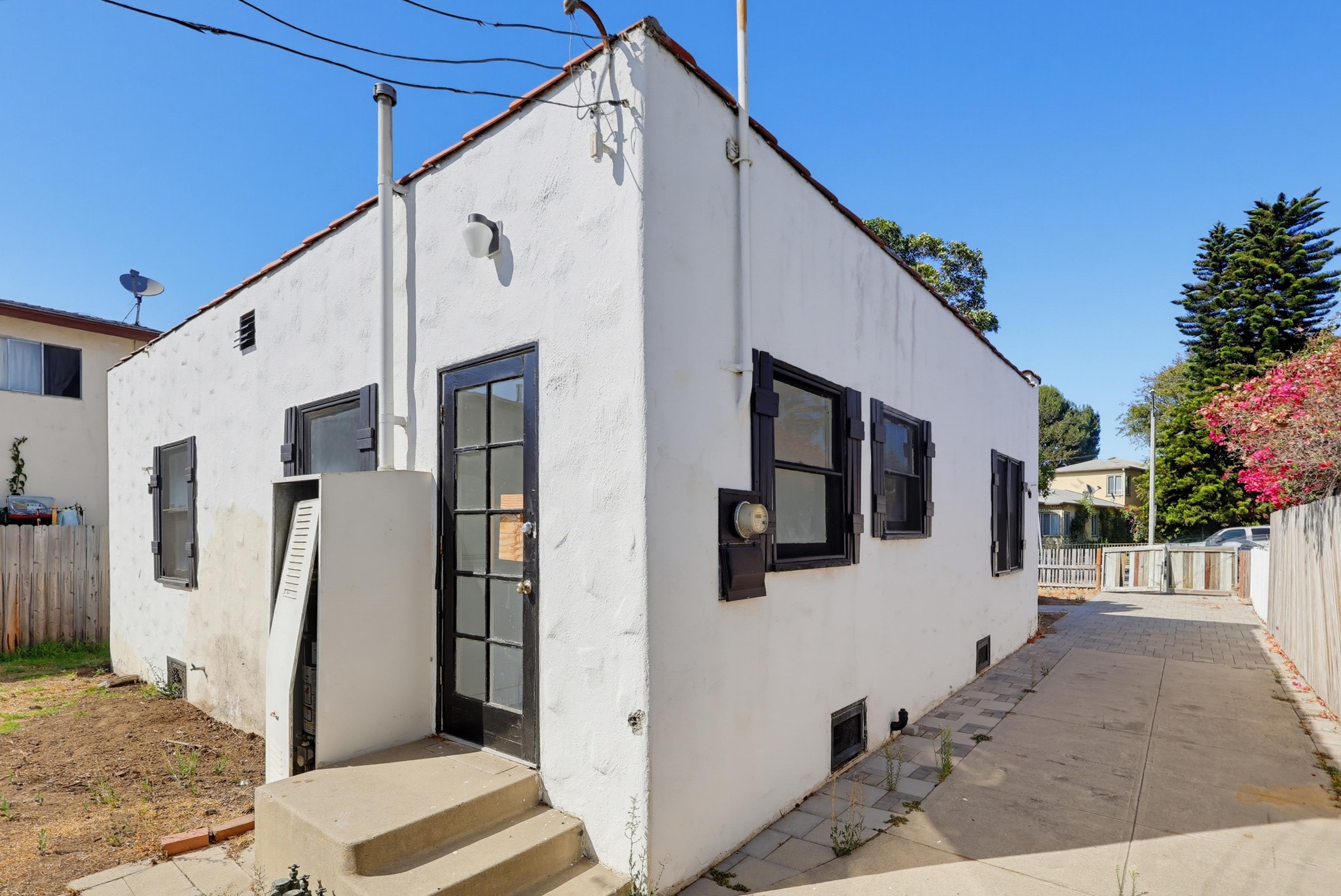 Virtual tour photo 14 of 31 for 2134 Stewart St