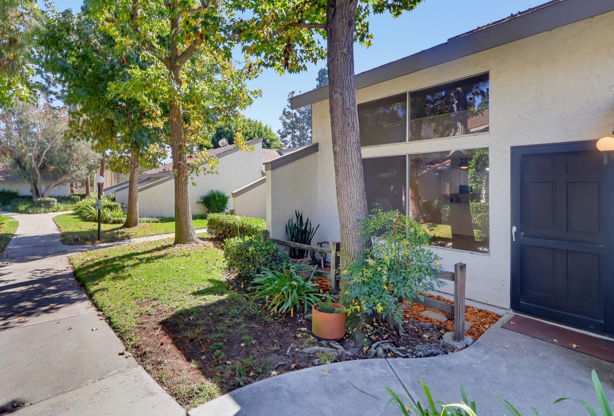 Virtual tour photo 8 of 70 for 21341 Norwalk Blvd Apt 4
