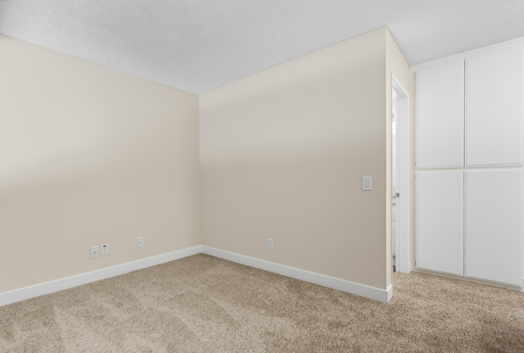 Virtual tour photo 32 of 70 for 21341 Norwalk Blvd Apt 4
